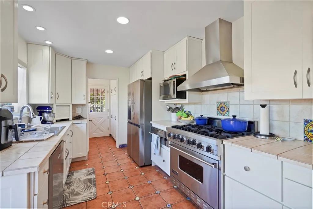 22628 Quinta Road, Woodland Hills, California 91364 home-pic-17